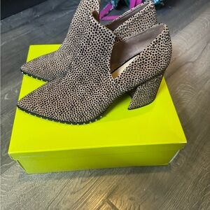 NIB Gianni Bini Black and Tan Leopard Heeled Boots Sz 11